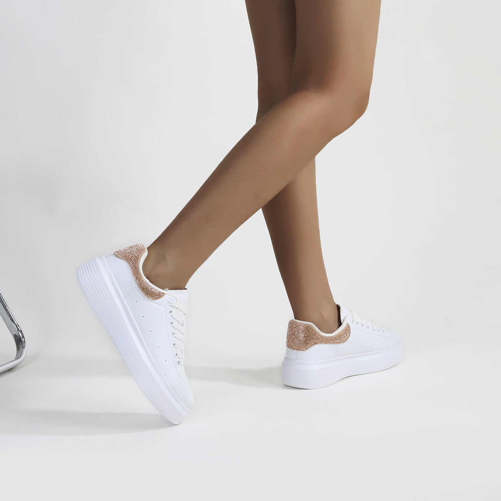 ビーナス Women's Fortuna White Platform Sneaker with Rhinestone Accent